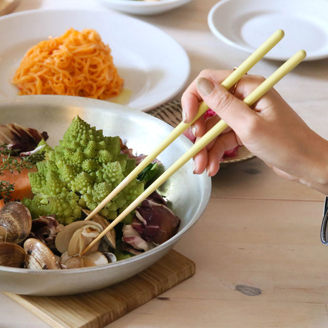 STIIK ユズ イエロー 女性の手で持ってもオシャレ