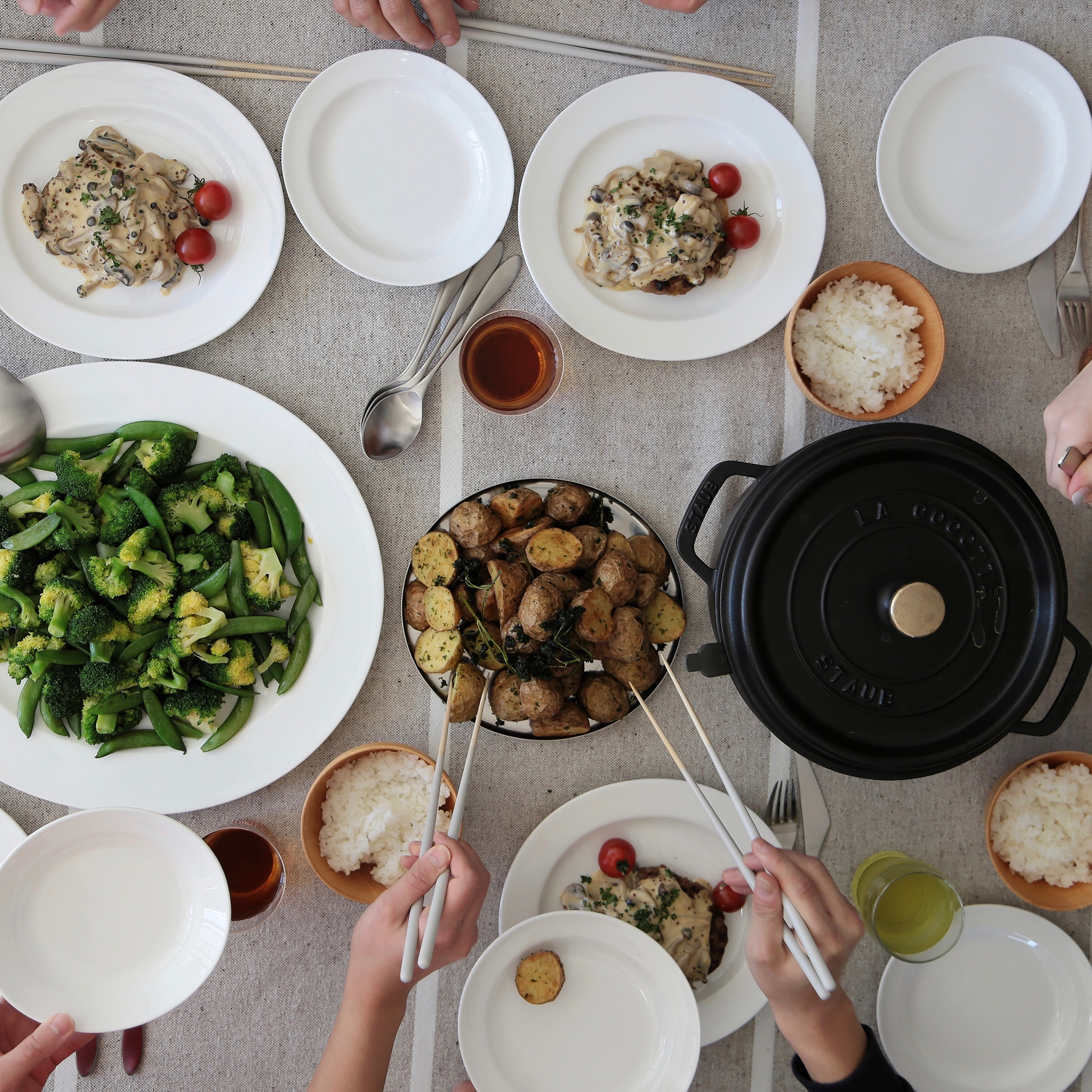 グレーの箸 みんなであつまりご飯
