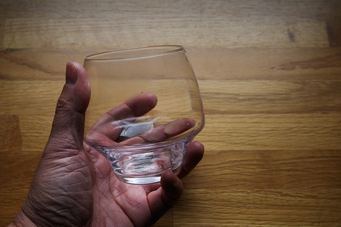 薄いガラスのソムリエコップ