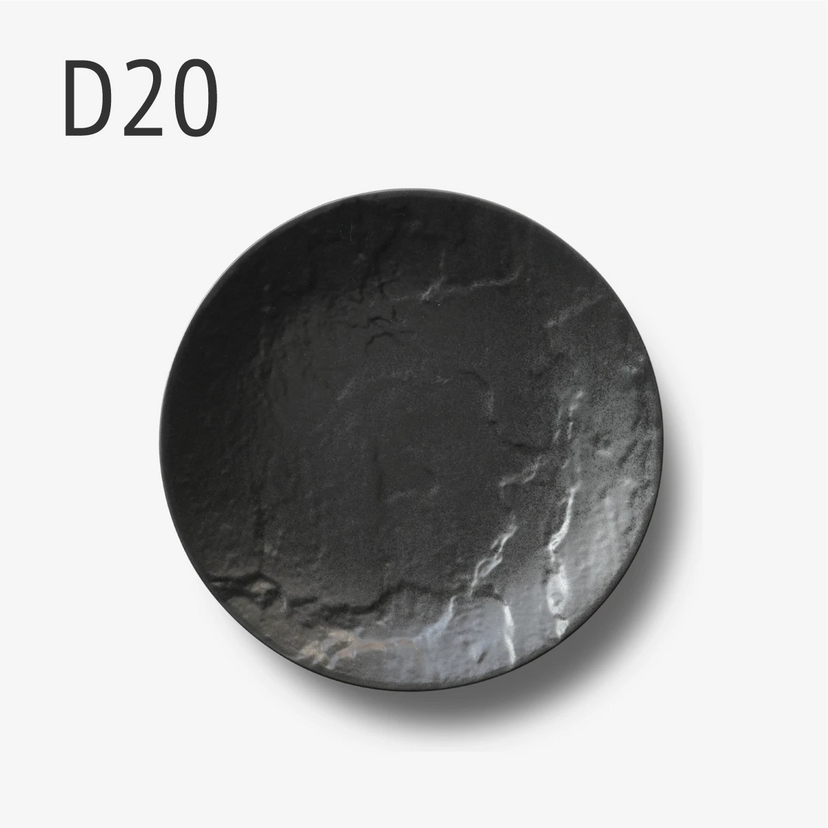 黒いマットな丸いお皿20cm