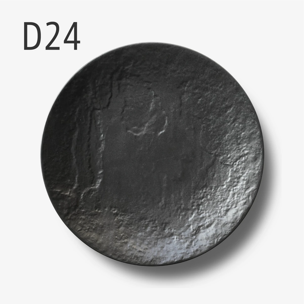 黒いマットな丸いお皿24cm