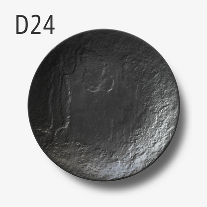 黒いマットな丸いお皿24cm