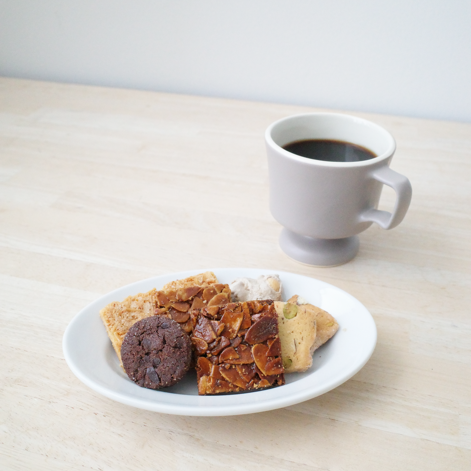 オーバルプレートでコーヒータイムのクッキーを